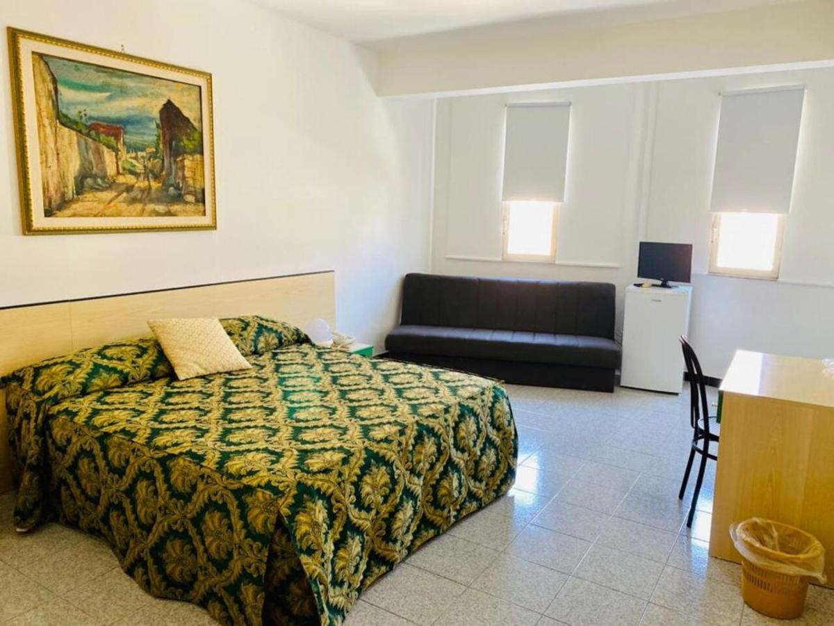 Franco Il Conte Hotel Bagheria Bagian luar foto